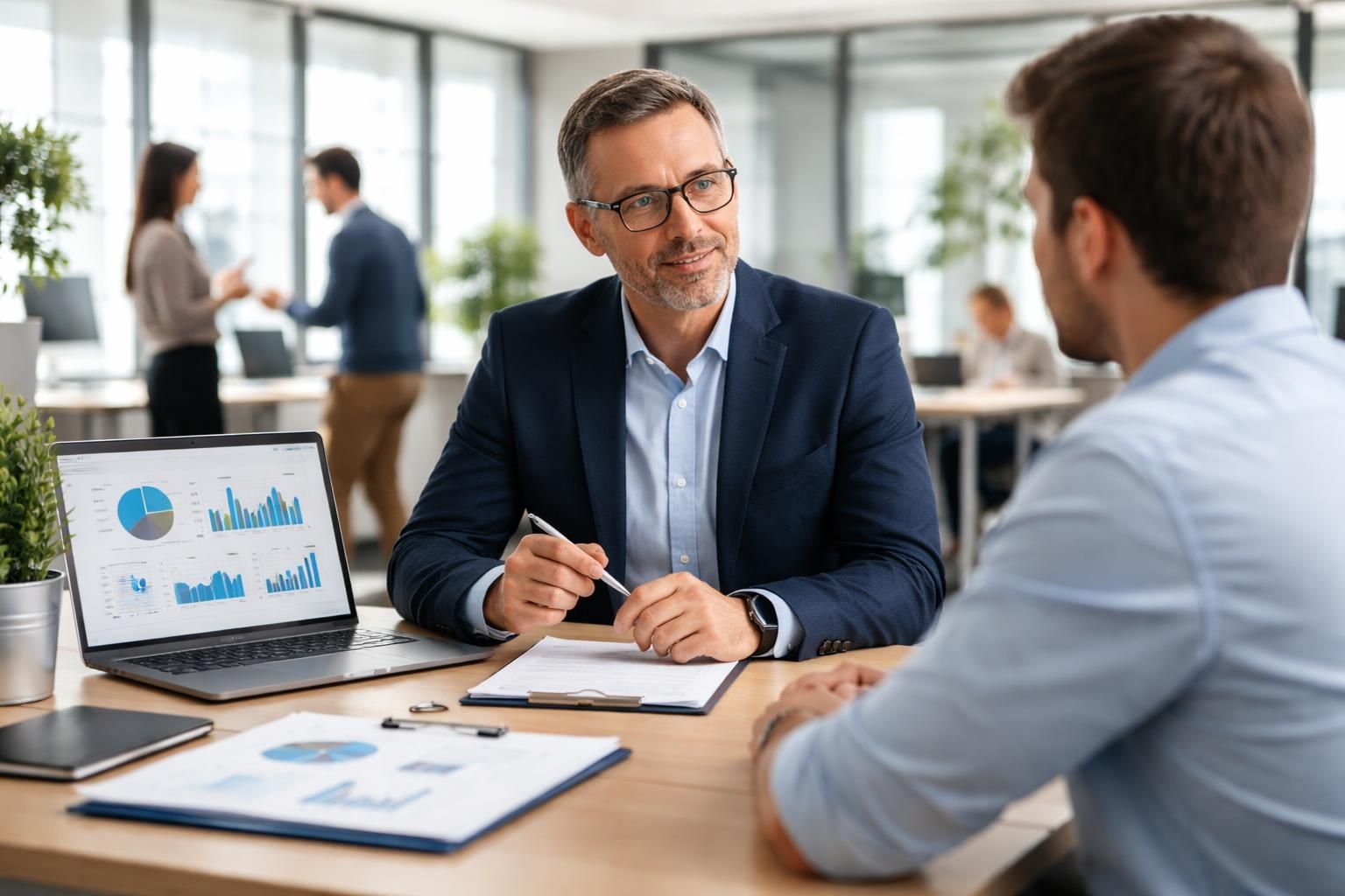 découvrez des stratégies efficaces pour éviter le trop-perçu de la prévoyance maladie professionnelle chez vos employés et optimiser la gestion de vos remboursements.